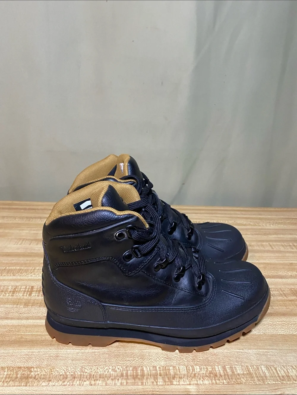 Timberland Mid Euro Hiker/ Duck Boots Defender Repellent System Size 5 Boys